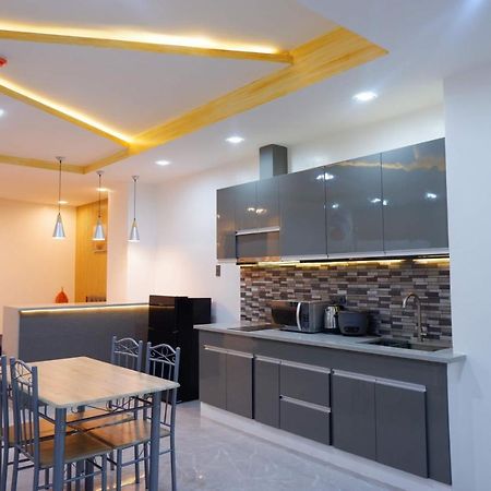 Cozy Entire Condo Unit With Pool Access Angeles Bagian luar foto