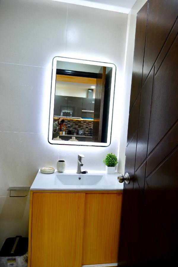 Cozy Entire Condo Unit With Pool Access Angeles Bagian luar foto