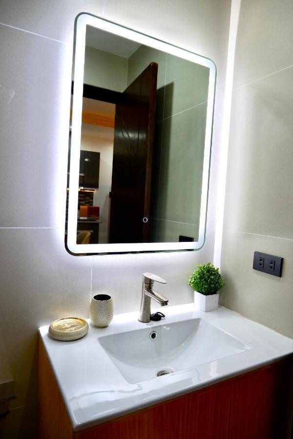 Cozy Entire Condo Unit With Pool Access Angeles Bagian luar foto