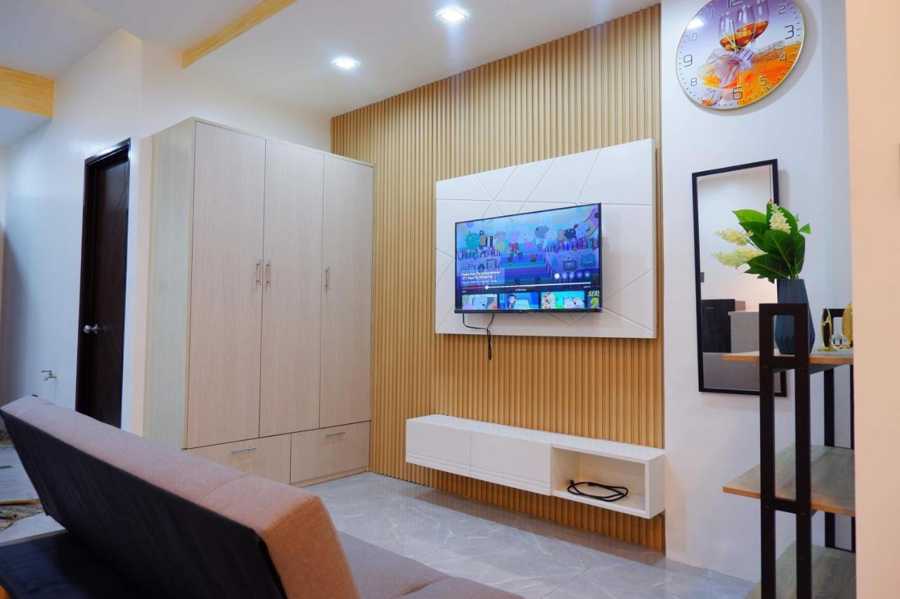 Cozy Entire Condo Unit With Pool Access Angeles Bagian luar foto