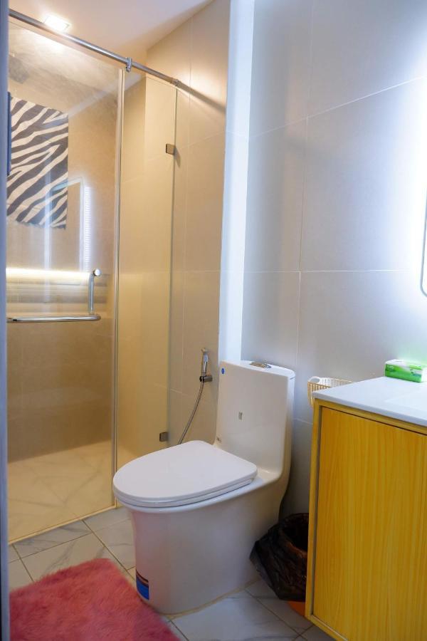 Cozy Entire Condo Unit With Pool Access Angeles Bagian luar foto