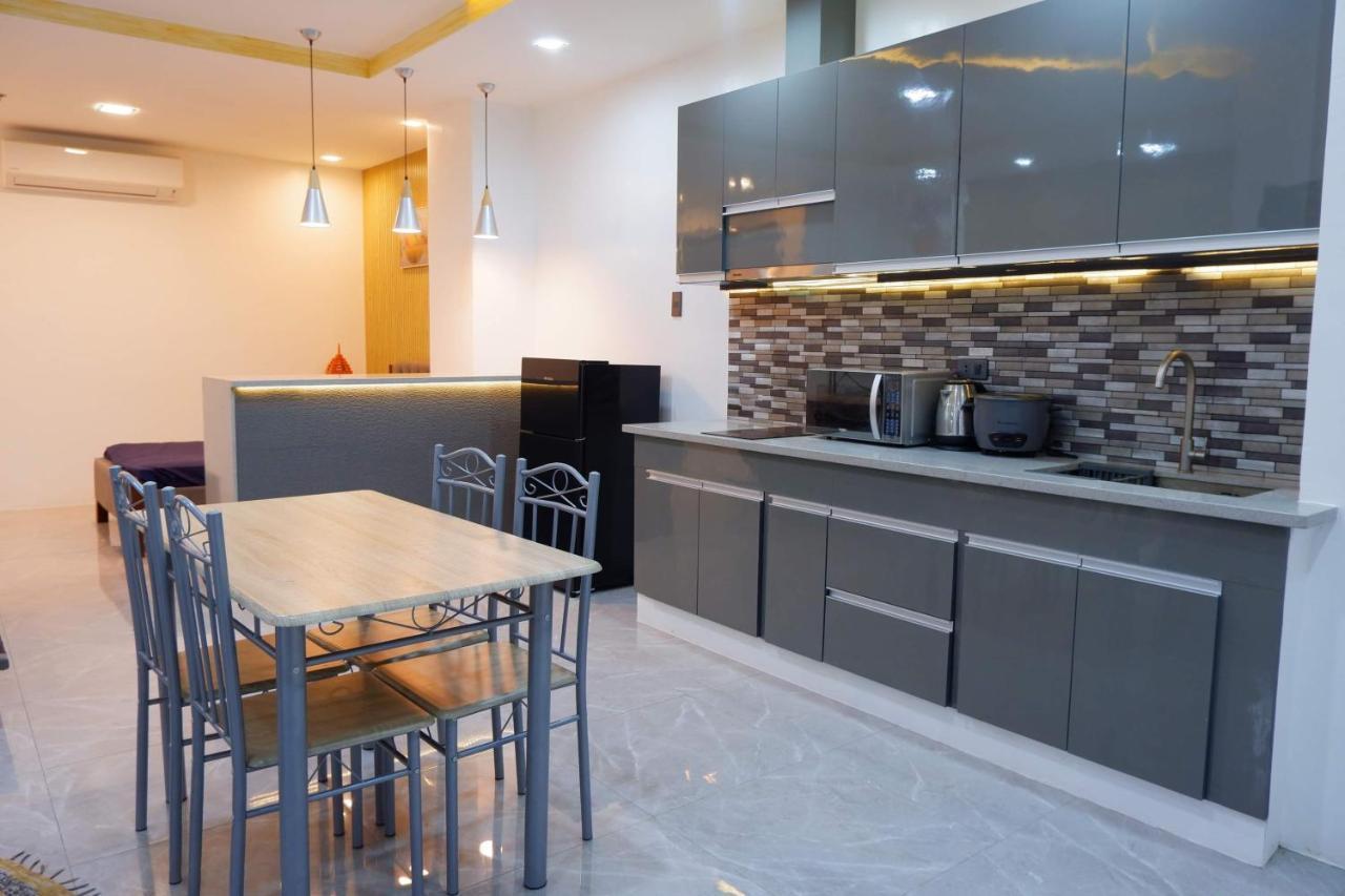 Cozy Entire Condo Unit With Pool Access Angeles Bagian luar foto